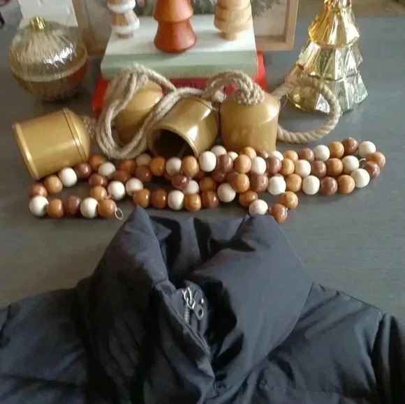 Mousey Woman's Puffer Coat NWOT - Picture 3 of 4